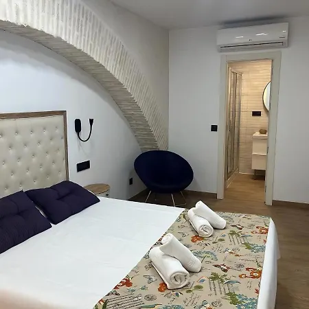 Apartamentos Living Sevilla Centro Maestranza Exterior photo