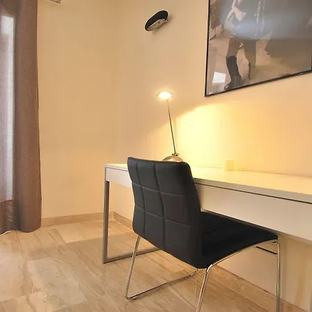 Apartamentos Living Sevilla Centro Maestranza Exterior photo